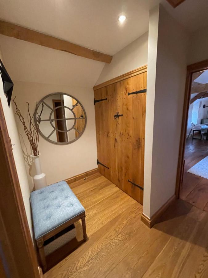 The Cider Barn - Spacious First Floor Apartment Set Within Barn Conversion Cheltenham Eksteriør billede